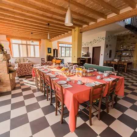 Nocleg ze śniadaniem La Casa Rossa 4*