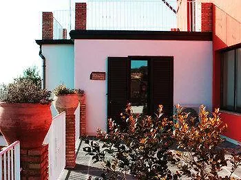 Bed & Breakfast La Casa Rossa 3*