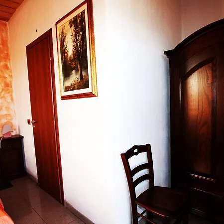 La Casa Rossa Bed & Breakfast 3*